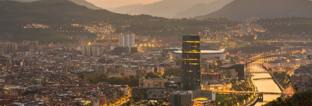 Abendliches Stadtbild von Bilbao.